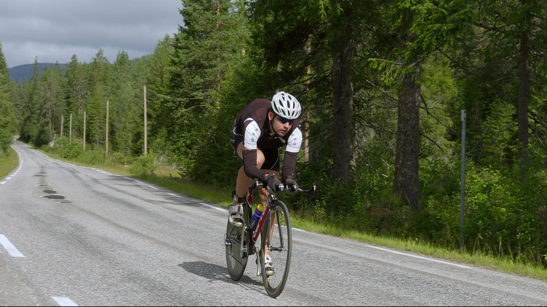 国际米兰双前锋战术再次奏效，米兰大前锋