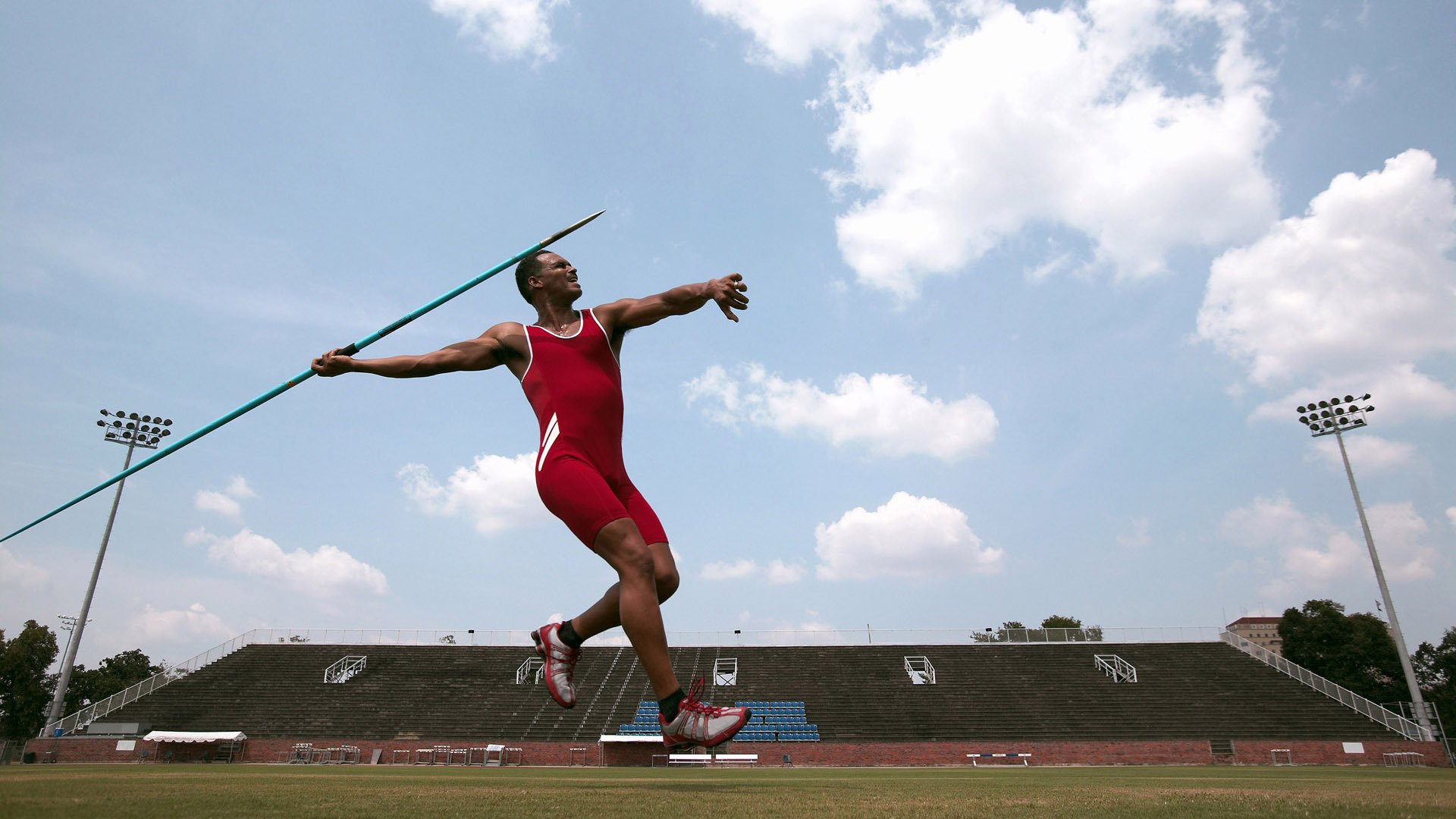 朱婷亮相训练馆新场地干劲十足，朱婷刻苦训练