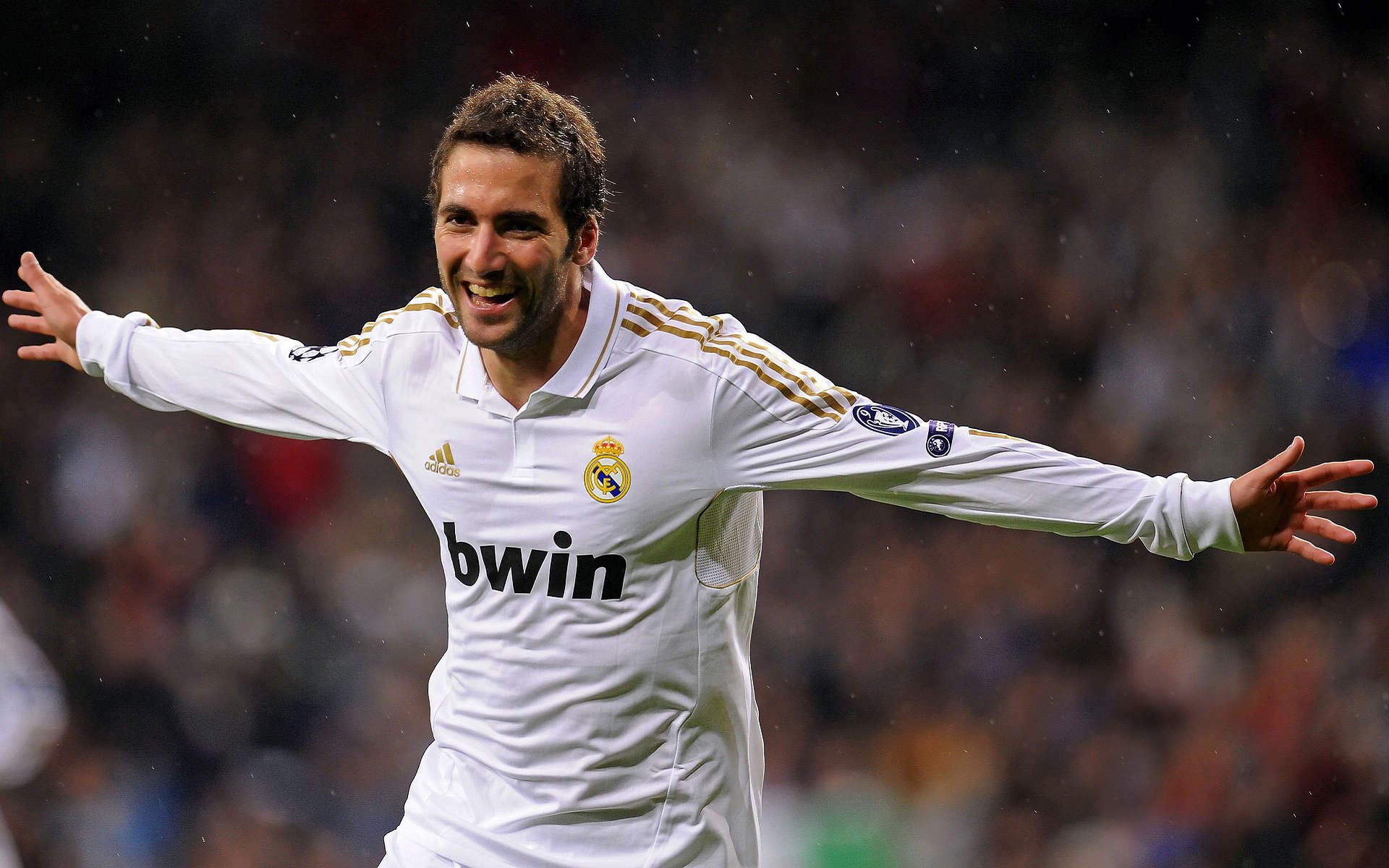 西甲激烈争夺：天王之战点燃全场激情，西甲榜首大战